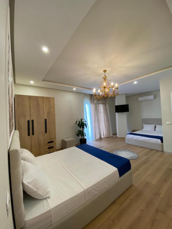 Villa D Hotel-Restaurant-Private Beach Durrës Eksteriør billede