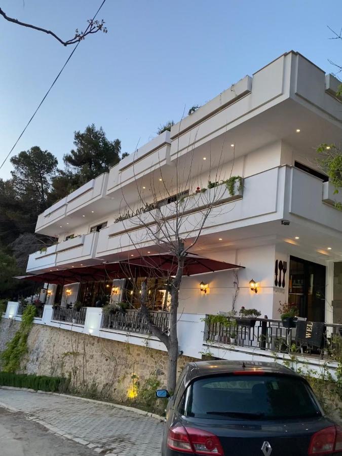 Villa D Hotel-Restaurant-Private Beach Durrës Eksteriør billede